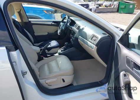 2014 Volkswagen Jetta Hybrid Se from USA, damaged, VIN 3VW637AJ2EM215544